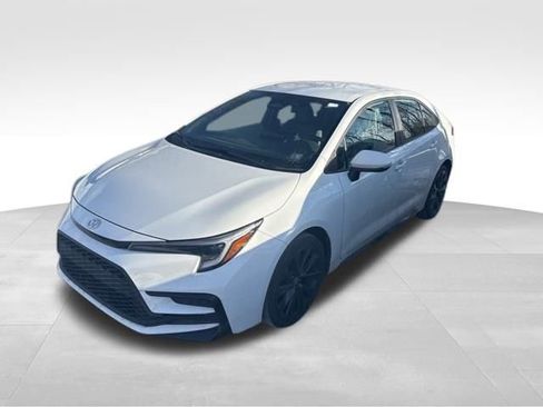 Used 2024 Toyota Corolla SE image 2