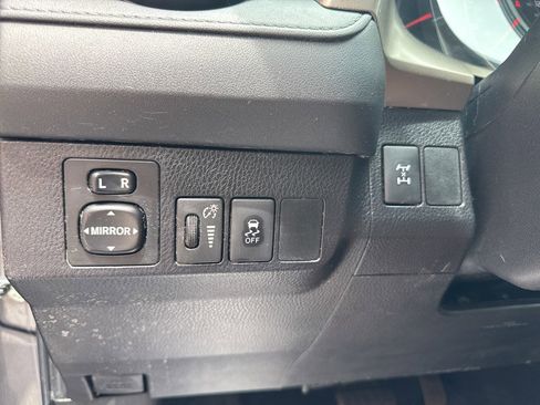 Used 2015 Toyota RAV4 LE AWD/4WD image 29