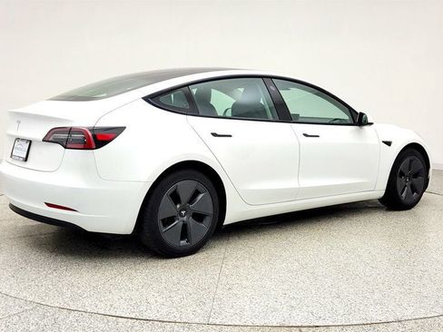 Used 2023 Tesla Model 3 Standard Range image 5