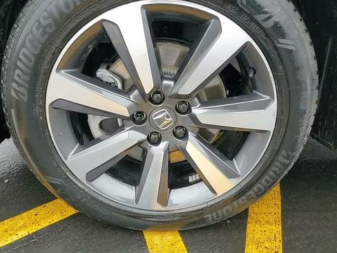 Used 2023 Honda Pilot Touring image 8