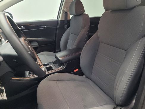 Used 2018 Kia Sorento LX image 17