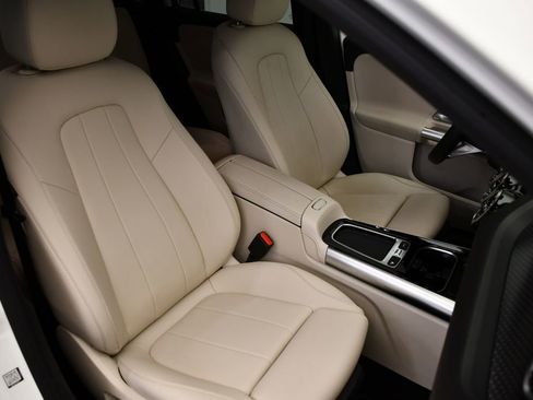 Used 2025 Mercedes-Benz GLA 250 4MATIC image 49