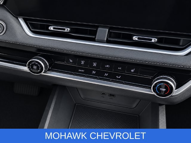 Used 2026 Chevrolet Equinox LT AWD/4WD image 13