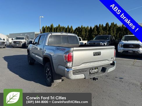 Used 2022 Toyota Tacoma TRD Off-Road image 4