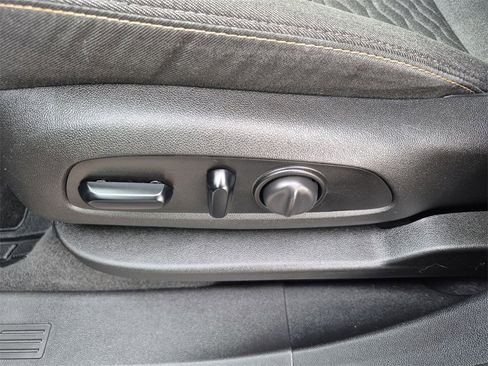 Used 2019 Chevrolet Equinox LT image 19