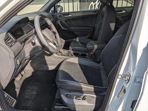 Used 2022 Volkswagen Tiguan SEL R-Line image 8