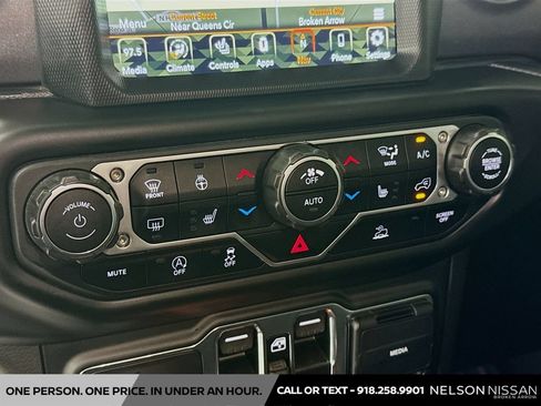 Used 2023 Jeep Gladiator Mojave w/ Cold Weather Group AWD/4WD image 16