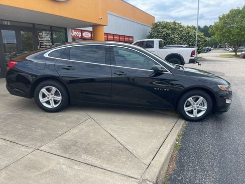 Used 2024 Chevrolet Malibu LS image 3