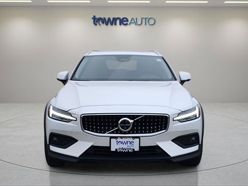 Used 2025 Volvo V60 B5 Cross Country Plus AWD/4WD image 8