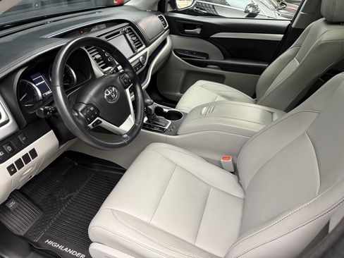 Used 2017 Toyota Highlander XLE image 31