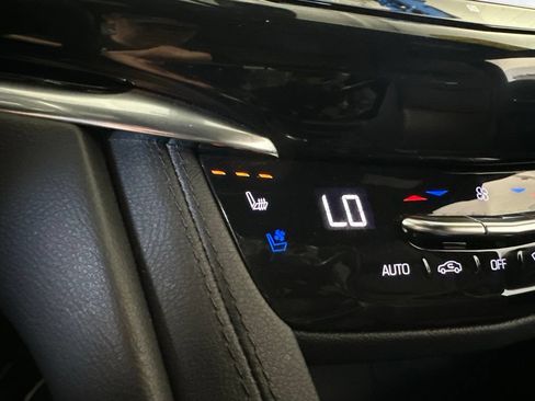 Used 2021 Cadillac XT6 Premium Luxury AWD/4WD image 4