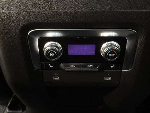 Used 2024 GMC Yukon XL Denali AWD/4WD image 13