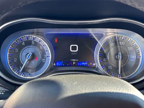 Used 2022 Chrysler 300 Touring image 15