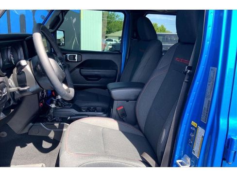 Used 2025 Jeep Wrangler Unlimited Rubicon w/ Convenience Group AWD/4WD image 25