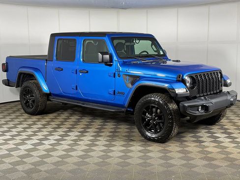 Used 2022 Jeep Gladiator Sport AWD/4WD image 2