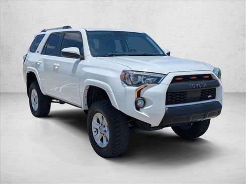 Used 2020 Toyota 4Runner SR5 AWD/4WD image 3