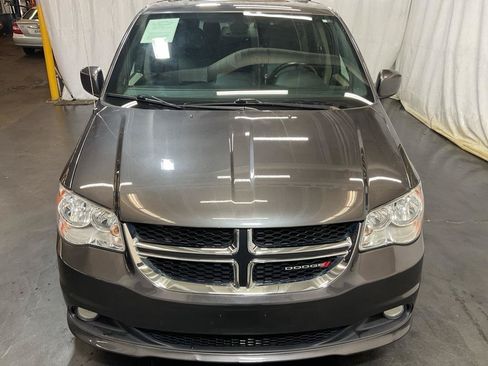 Used 2019 Dodge Grand Caravan SXT FWD image 3