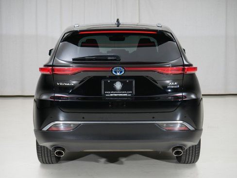 Used 2021 Toyota Venza XLE image 19