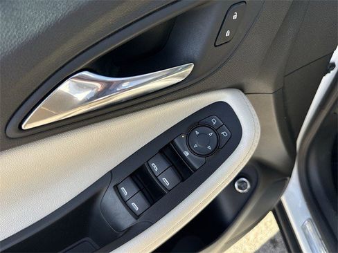 Used 2022 Buick Encore GX Select image 27