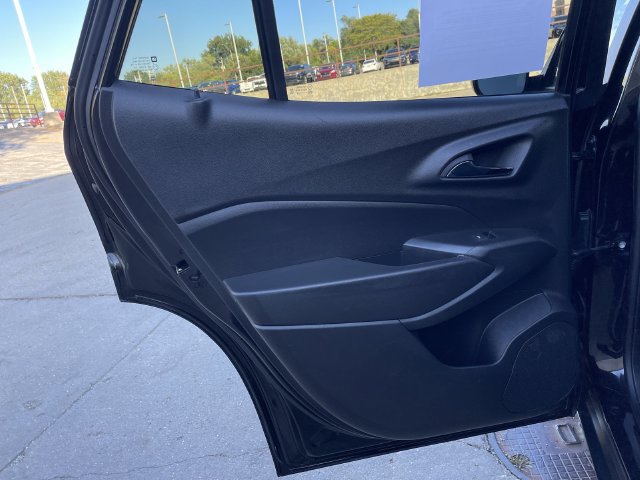 Used 2025 Chevrolet Trax LT FWD image 12