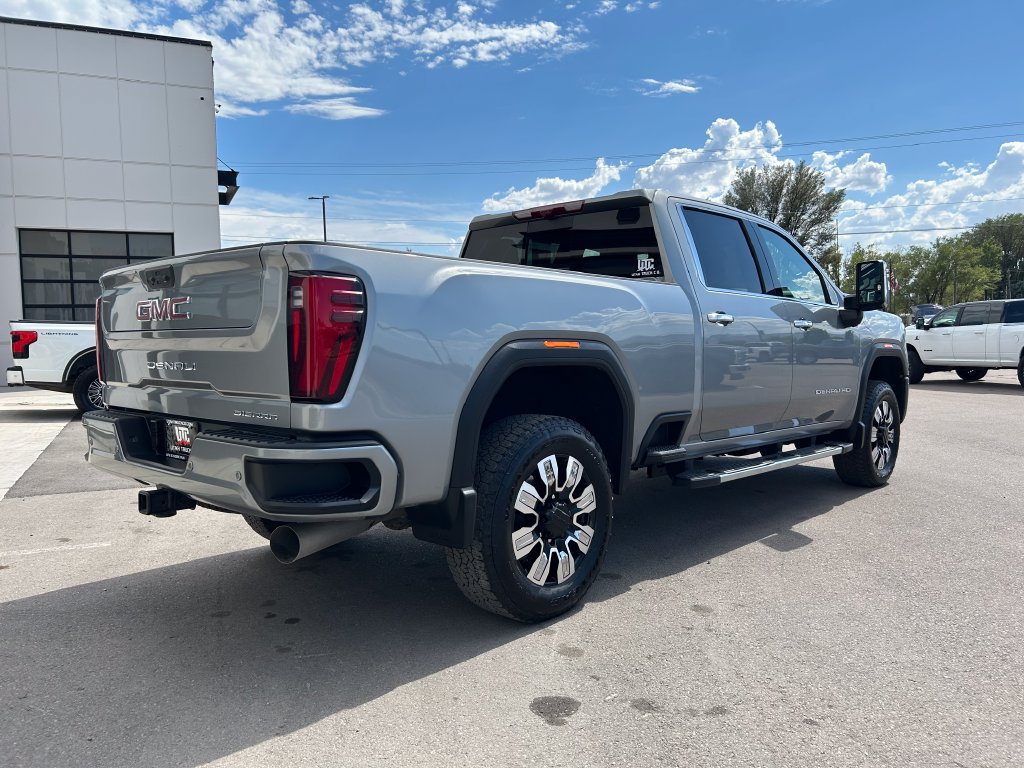 Used 2026 GMC Sierra 3500 Denali w/ Denali Reserve Package AWD/4WD image 3