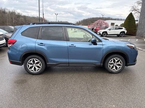 Used 2023 Subaru Forester Premium image 6