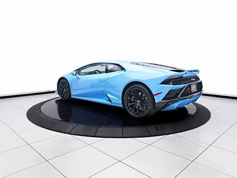 Used 2023 Lamborghini Huracan EVO image 12