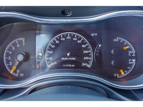 Used 2018 Jeep Grand Cherokee Altitude RWD image 14