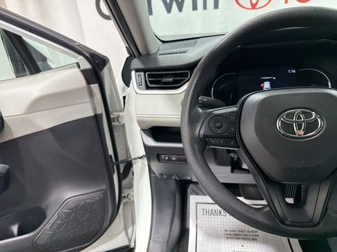 Used 2025 Toyota RAV4 XLE AWD/4WD image 25