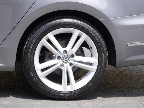 Used 2013 Volkswagen Passat TDI SEL Premium image 43