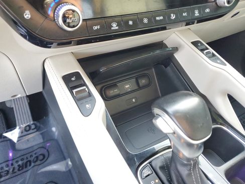 Used 2022 Kia Telluride EX w/ EX Premium Package image 24