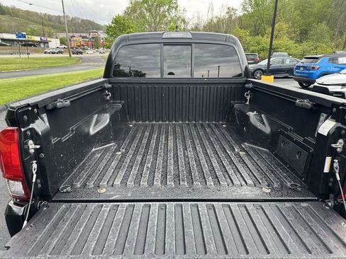 Used 2020 Toyota Tacoma SR AWD/4WD image 22