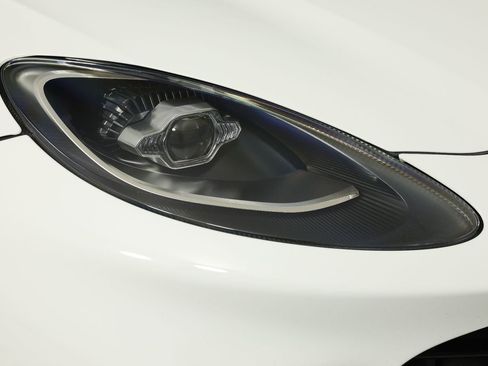 Used 2021 Aston Martin DBX image 31