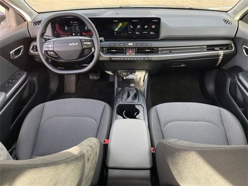 Used 2025 Kia K4 LXS image 9