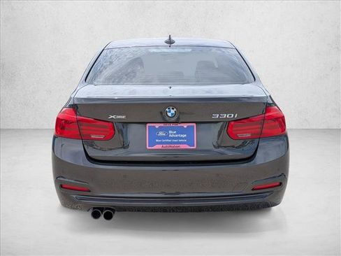 Used 2017 BMW 330i xDrive Sedan AWD/4WD image 6