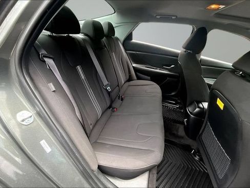 Used 2025 Hyundai Elantra SEL FWD image 23