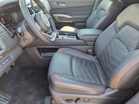 Used 2025 Nissan Pathfinder Platinum w/ Cargo Package FWD image 13