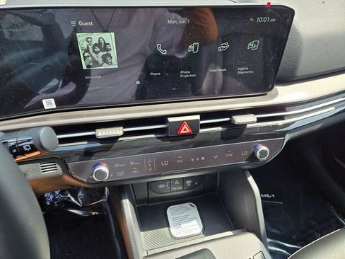 New 2026 Kia Sportage EX FWD image 9
