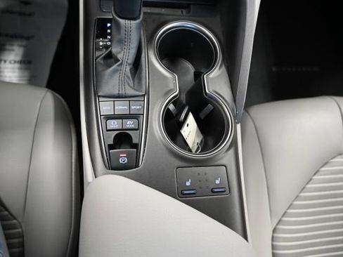 Used 2023 Toyota Camry SE w/ Cold Weather Package FWD image 19