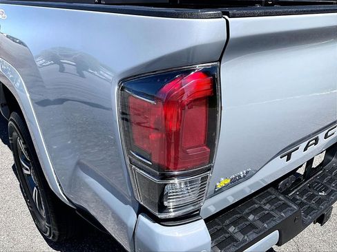 Used 2019 Toyota Tacoma TRD Sport w/ TRD Premium Sport Package AWD/4WD image 34