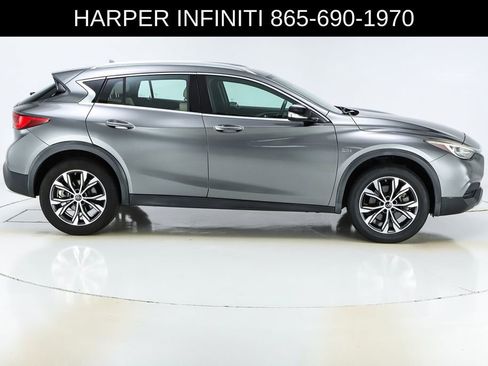 Used 2018 INFINITI QX30 AWD image 11