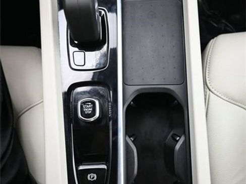 Used 2022 Volvo S60 B5 Momentum w/ Premium Package image 11