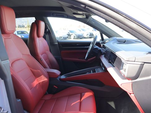 Certified 2025 Porsche Macan 4 Electric AWD/4WD image 27