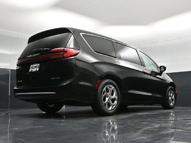 Certified 2024 Chrysler Pacifica Limited FWD image 58