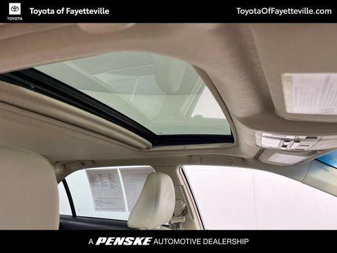 Used 2012 Toyota Camry XLE w/ Leather Pkg FWD image 10
