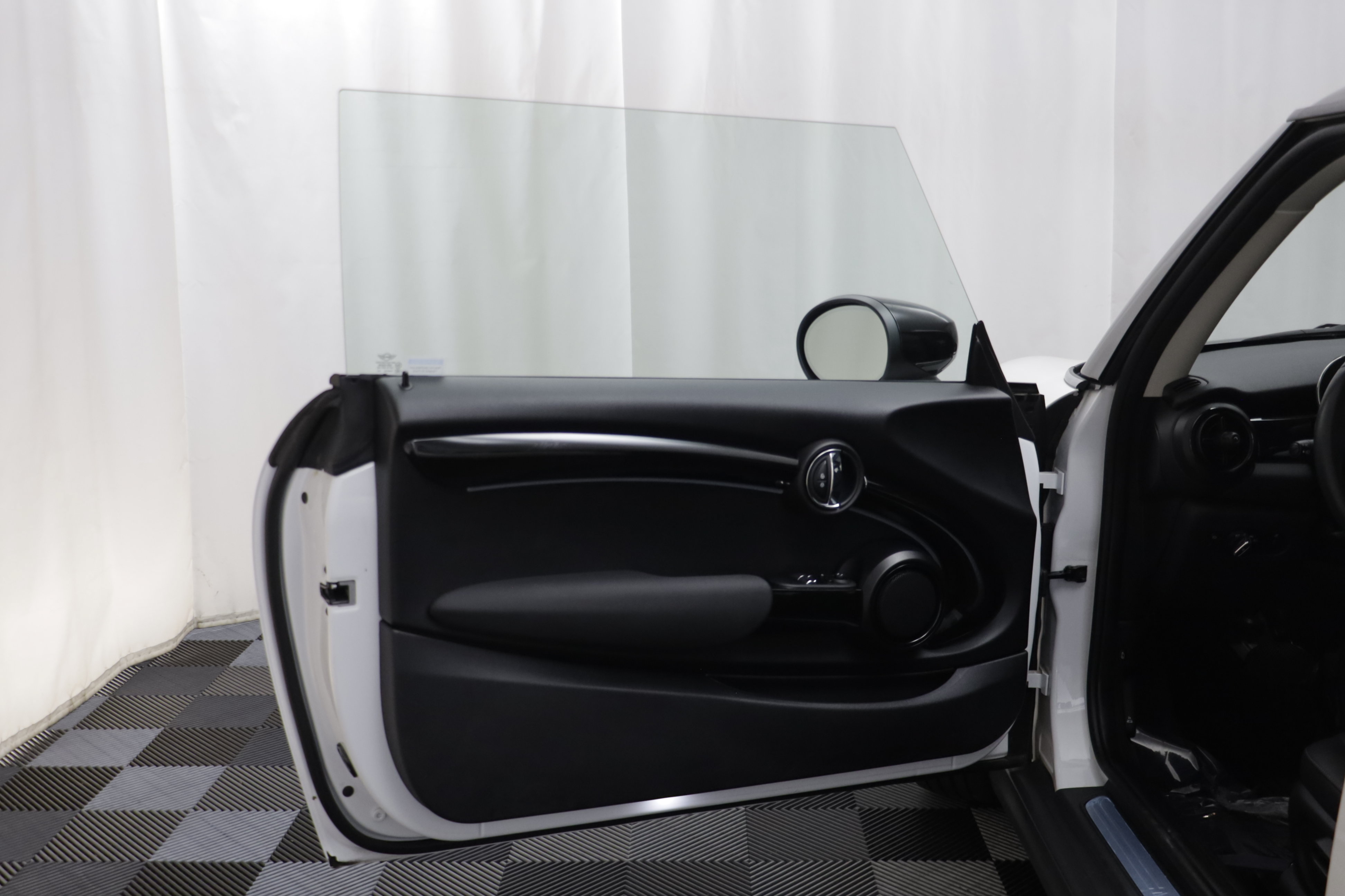 Certified 2024 MINI Cooper 2-Door Hardtop FWD image 4