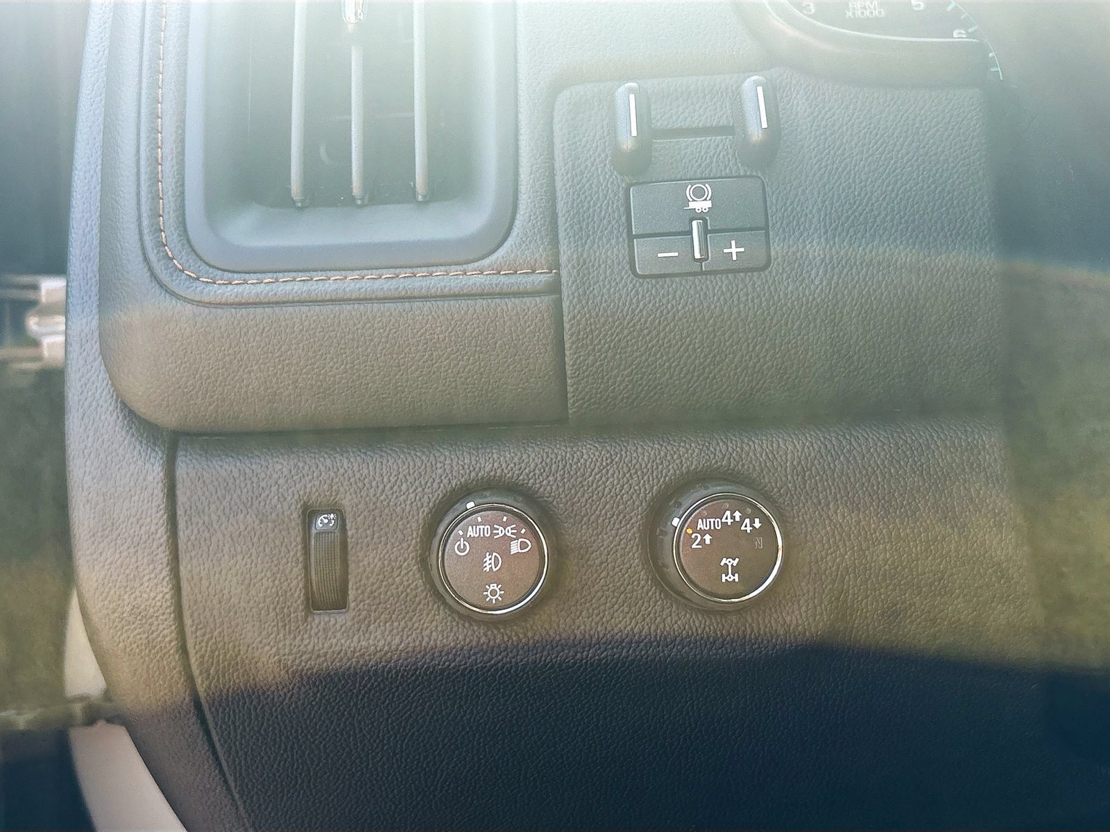 Used 2022 GMC Canyon AT4 w/ Driver Alert Package AWD/4WD image 9