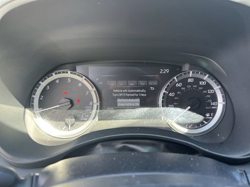 Used 2024 Toyota Highlander LE FWD image 21