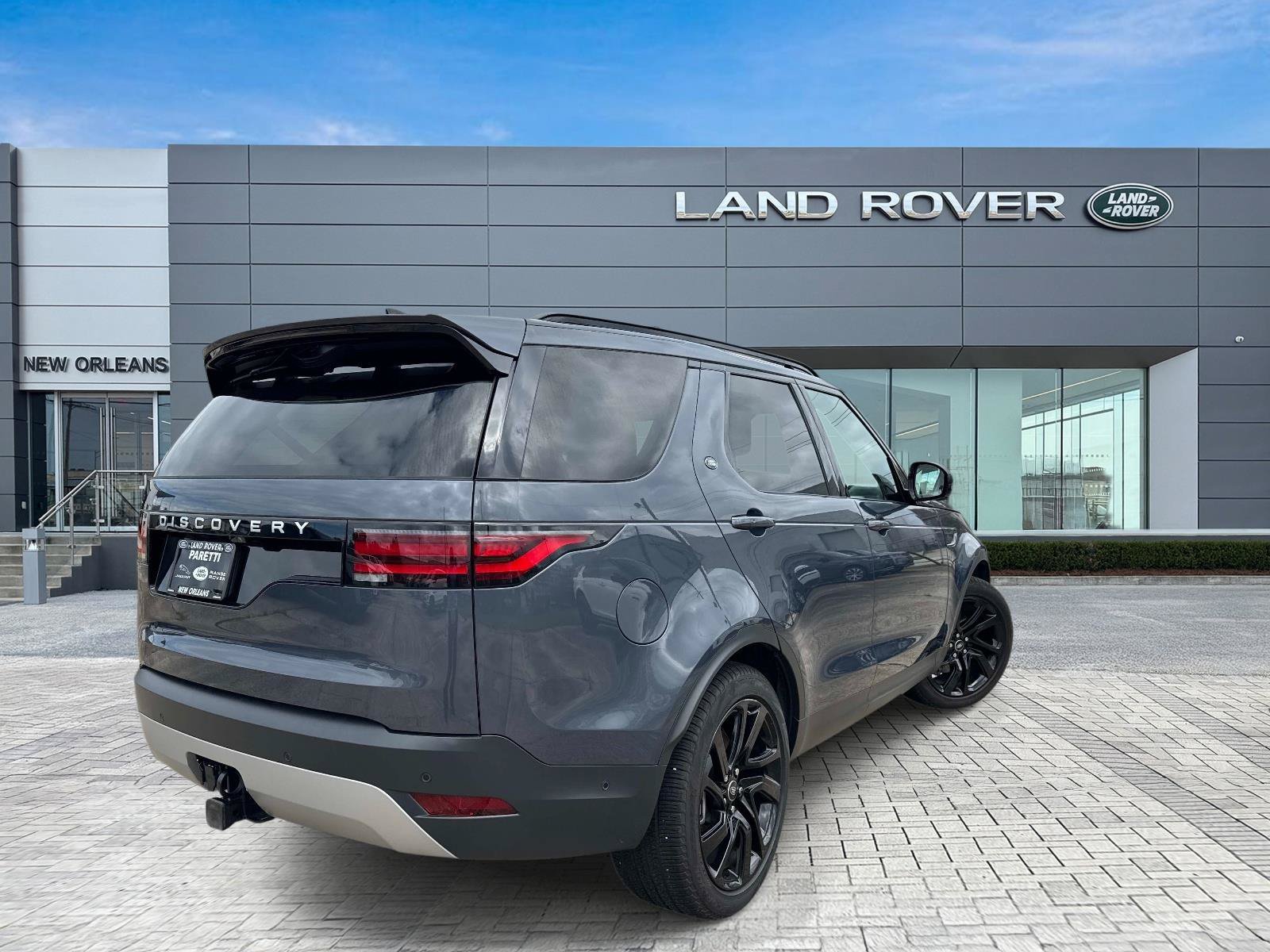 Used 2025 Land Rover Discovery S AWD/4WD image 6