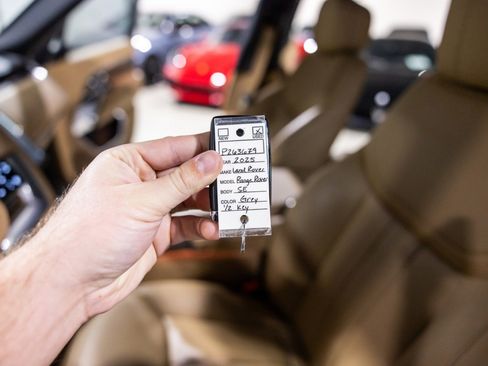 Used 2025 Land Rover Range Rover SE AWD/4WD image 48